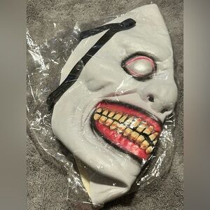 SPOOKY HORROR FACE MASK FOR HALLOWEEN/COSPLAY/PRANKS! NWT/NEW-IN-PLASTIC!